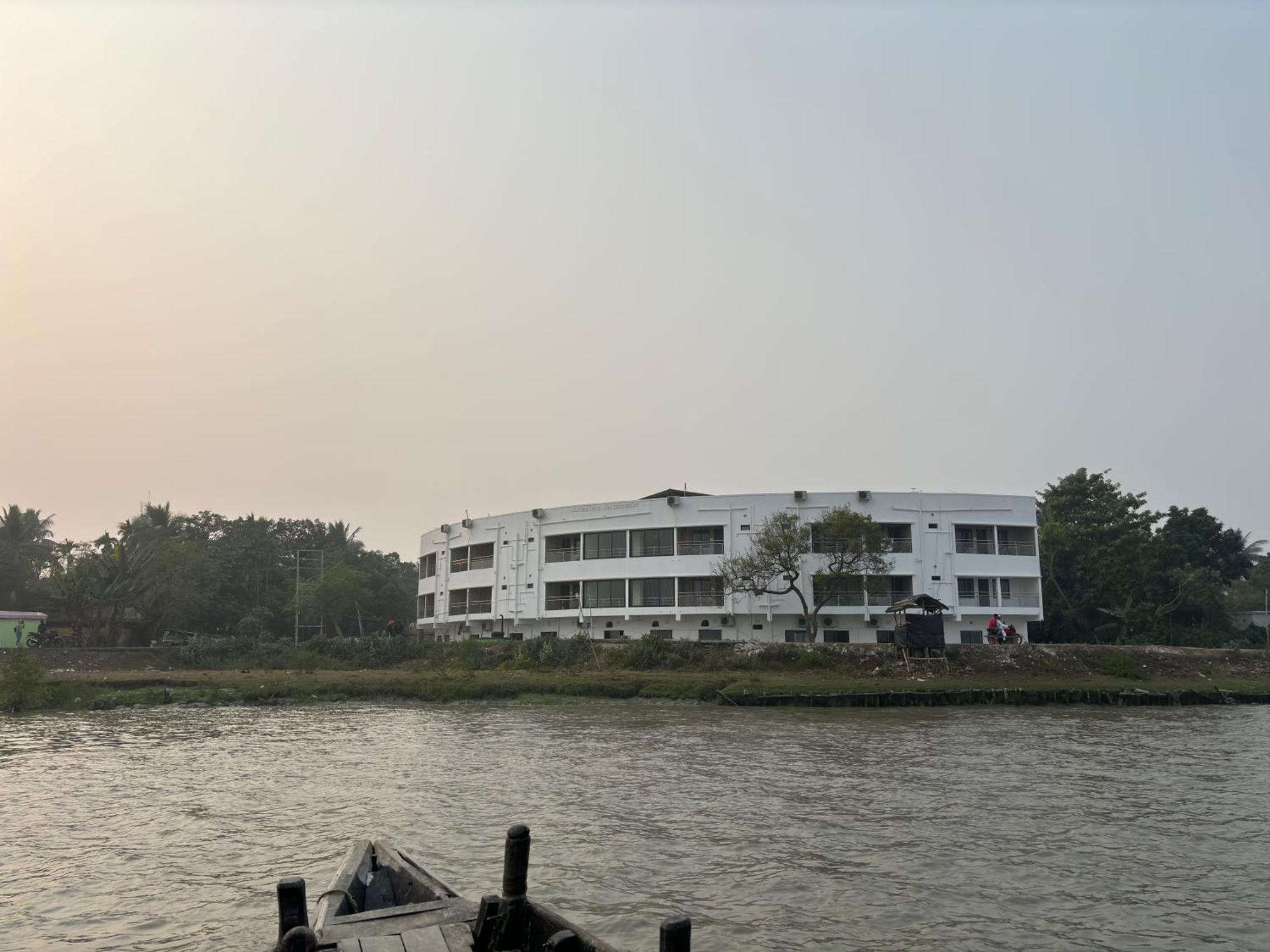 Ichhamati Hotel And Restaurant Hasnabad Eksteriør billede